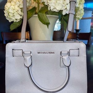 Michael Kors Purse with handles and detachable strap. Barely used, no markings.